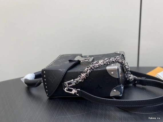 Box VUITTON Canvas Monogram LOUIS Camera 0718